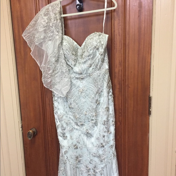 Mother of the Bride designer gown - Picture 5 of 7